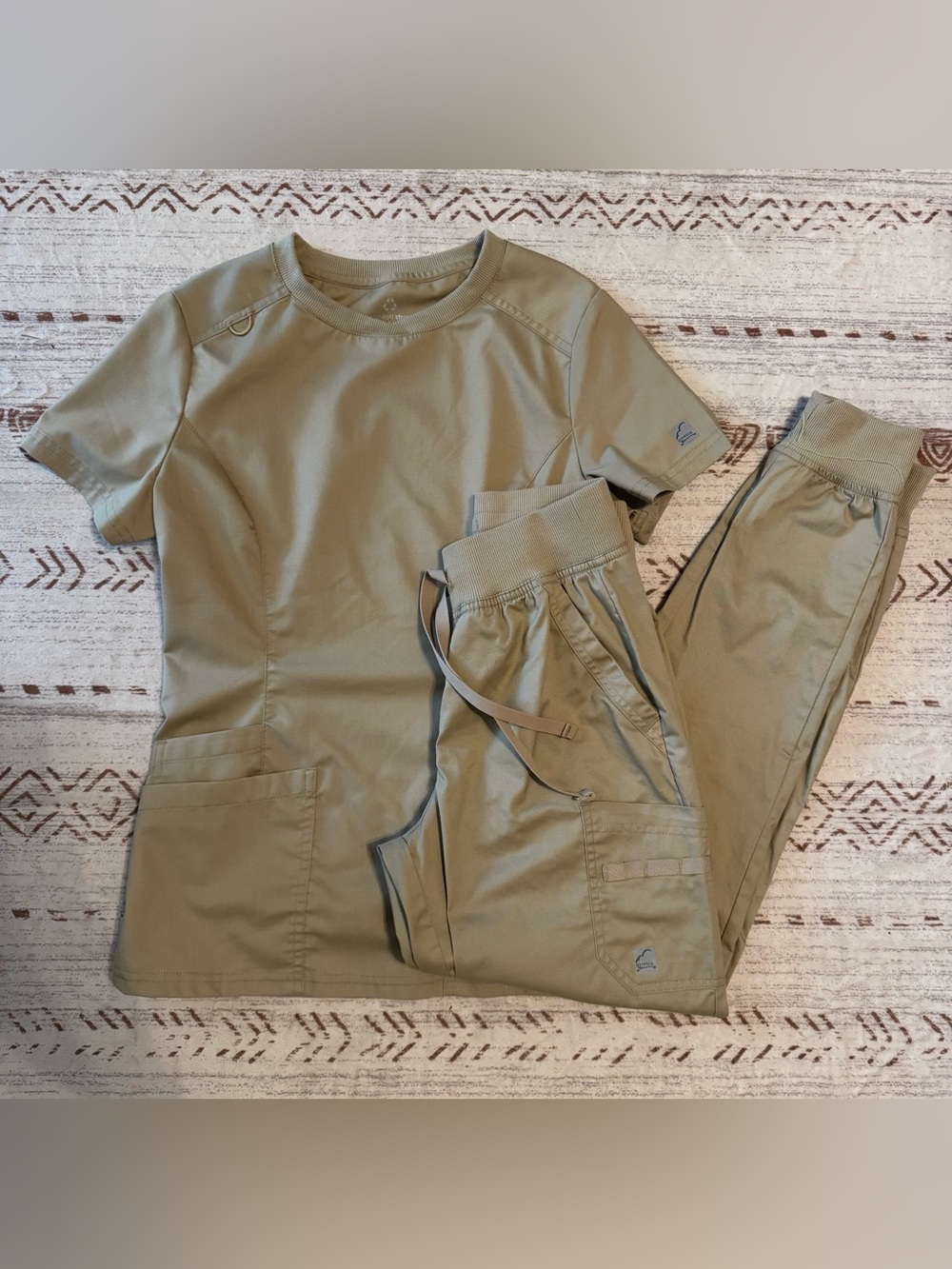 Scrub set
